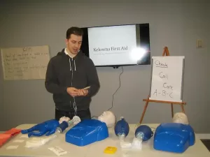 Using an AED in a training course in Kelowna